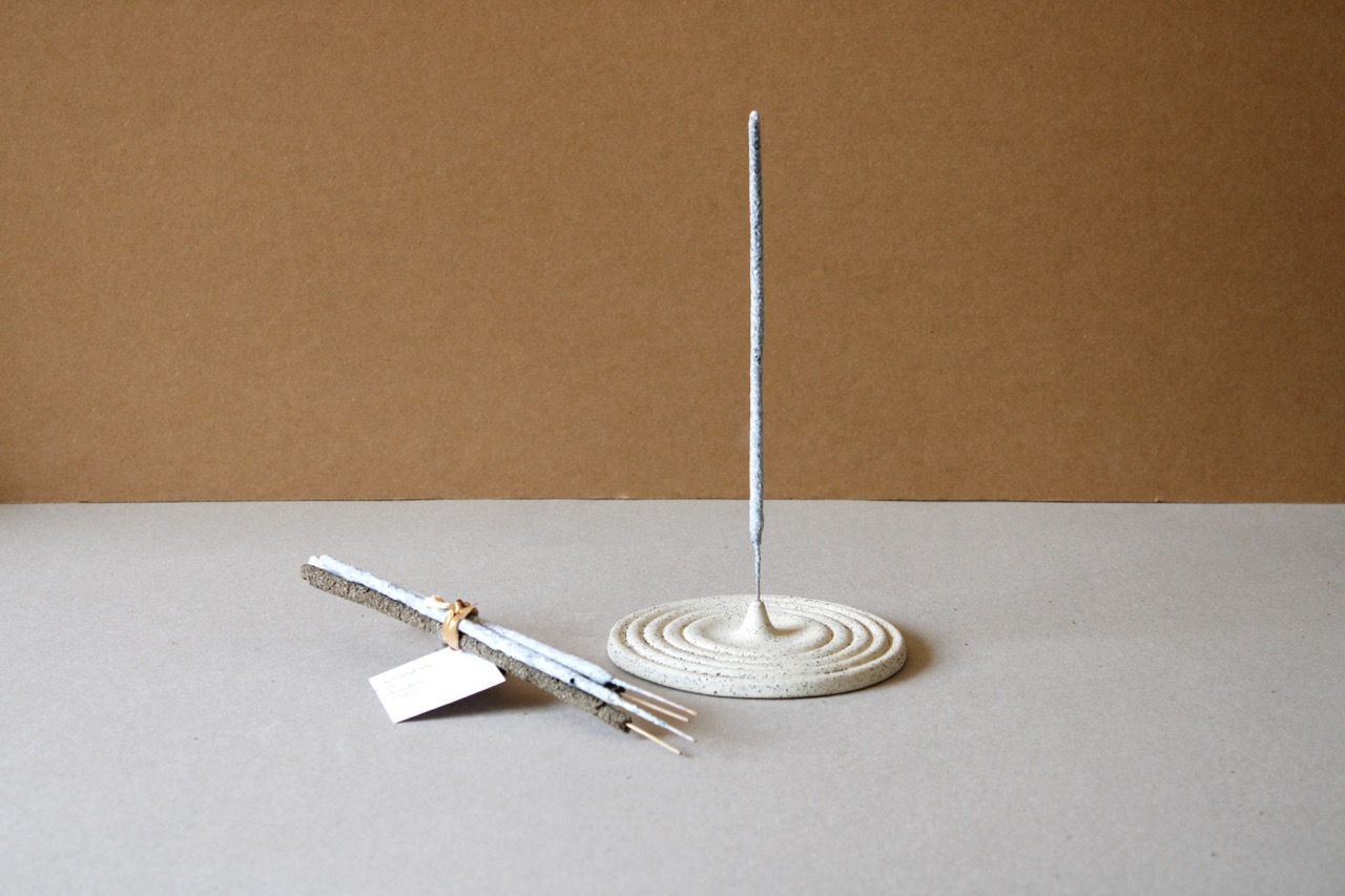 Porta incienso espiral + Incienso Mix de Palo Santo y Copal - Imagen 5